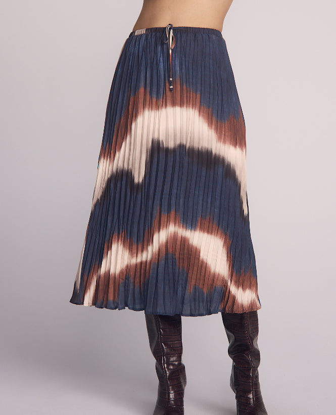 Pleated skirt with tie