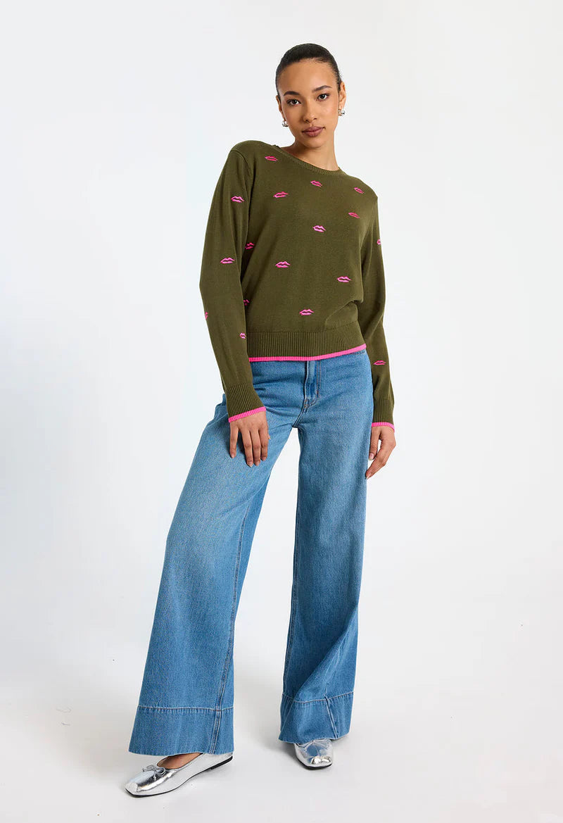 Leila embroidered lips crew