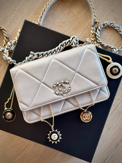 Chanel Wallet on Chain - grey/gold/silver