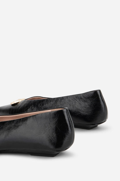 Celda Crinkle Patent Flat