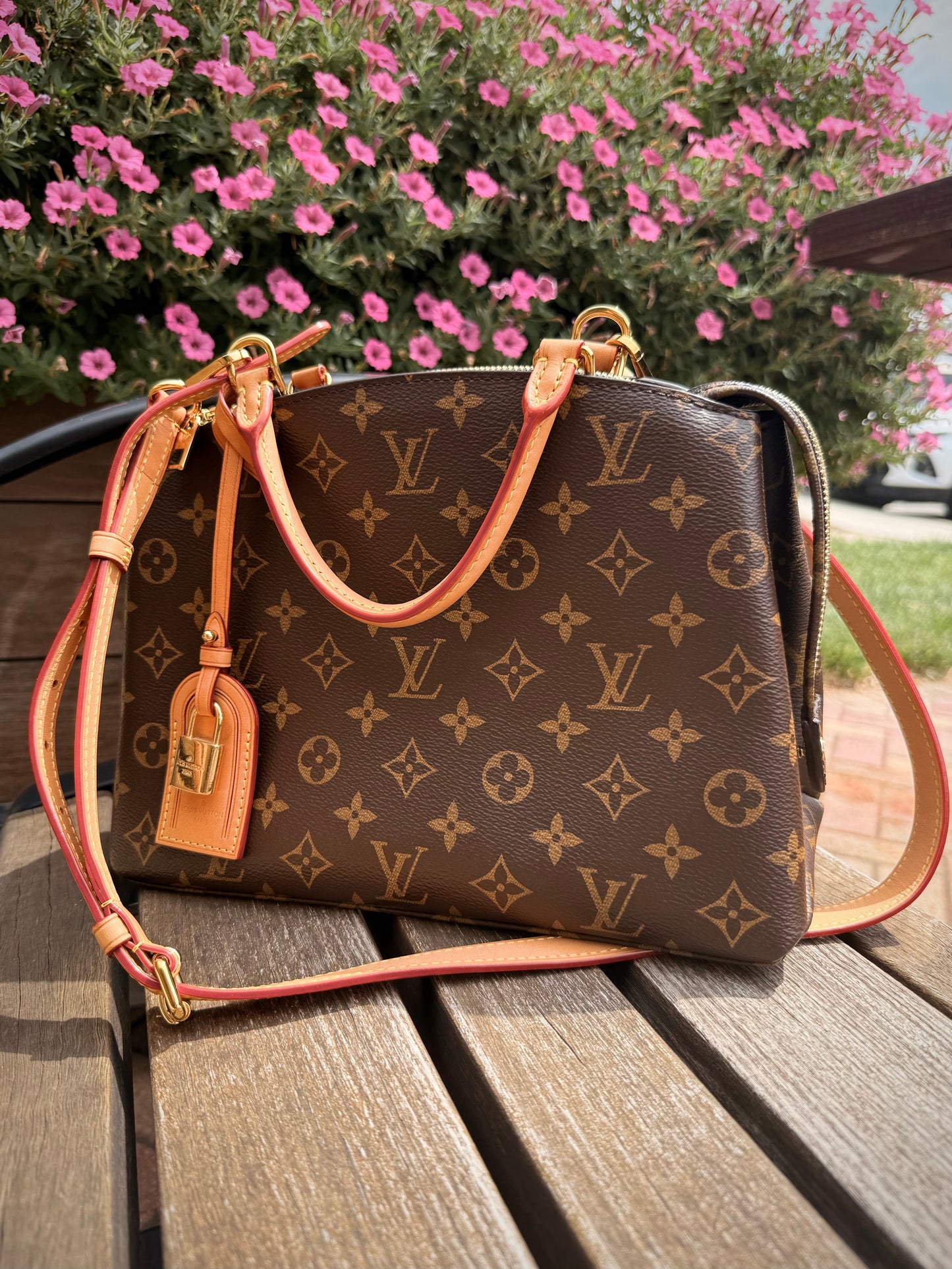 Louis Vuitton Petit Palais - Monogram